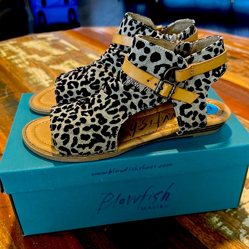 Blowfish Black and Tan Sandals with Adjustable Straps 7.5